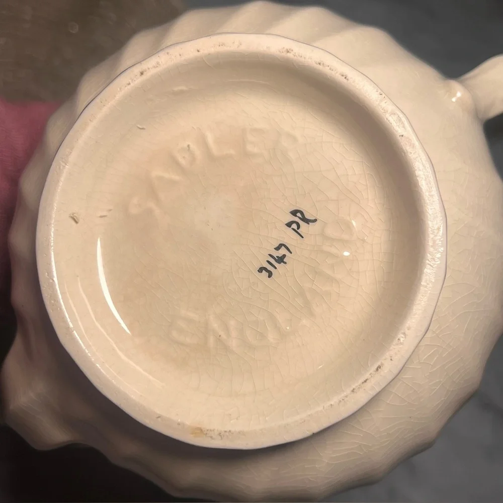 Vintage Sadler England 3147 P2 Teapot Crackle Glaze Gold Trim Cottagecore Chip